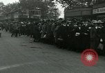 Standbild Britische Eisenbahnerstreik London England, 1919, aus Sekunde 42 historischem Filmmaterial Videoclip 65675026083