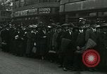 Standbild Britische Eisenbahnerstreik London England, 1919, aus Sekunde 45 historischem Filmmaterial Videoclip 65675026083