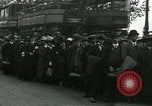 Standbild Britische Eisenbahnerstreik London England, 1919, aus Sekunde 48 historischem Filmmaterial Videoclip 65675026083