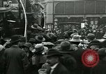 Standbild Britische Eisenbahnerstreik London England, 1919, aus Sekunde 59 historischem Filmmaterial Videoclip 65675026083