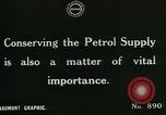 Image Hyde Park sert de centre de distribution de lait en temps de guerre Londres Angleterre, 1915, de la seconde 61 séquences d'archives historiques vidéo 65675026084