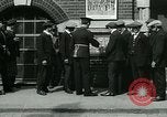 Standbild Notice Board Vereinigtes Königreich, 1914, aus Sekunde 8 historischem Filmmaterial Videoclip 65675026086