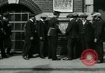 Standbild Notice Board Vereinigtes Königreich, 1914, aus Sekunde 9 historischem Filmmaterial Videoclip 65675026086