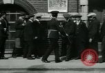 Standbild Notice Board Vereinigtes Königreich, 1914, aus Sekunde 13 historischem Filmmaterial Videoclip 65675026086