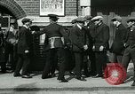 Standbild Notice Board Vereinigtes Königreich, 1914, aus Sekunde 14 historischem Filmmaterial Videoclip 65675026086