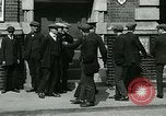 Standbild Notice Board Vereinigtes Königreich, 1914, aus Sekunde 18 historischem Filmmaterial Videoclip 65675026086