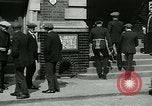 Standbild Notice Board Vereinigtes Königreich, 1914, aus Sekunde 20 historischem Filmmaterial Videoclip 65675026086