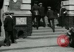 Standbild Notice Board Vereinigtes Königreich, 1914, aus Sekunde 21 historischem Filmmaterial Videoclip 65675026086