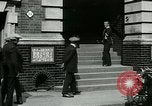 Standbild Notice Board Vereinigtes Königreich, 1914, aus Sekunde 23 historischem Filmmaterial Videoclip 65675026086