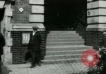 Standbild Notice Board Vereinigtes Königreich, 1914, aus Sekunde 26 historischem Filmmaterial Videoclip 65675026086