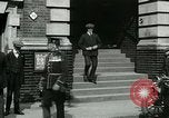 Standbild Notice Board Vereinigtes Königreich, 1914, aus Sekunde 33 historischem Filmmaterial Videoclip 65675026086