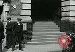 Standbild Notice Board Vereinigtes Königreich, 1914, aus Sekunde 36 historischem Filmmaterial Videoclip 65675026086
