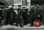 Standbild Notice Board Vereinigtes Königreich, 1914, aus Sekunde 40 historischem Filmmaterial Videoclip 65675026086