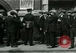Standbild Notice Board Vereinigtes Königreich, 1914, aus Sekunde 47 historischem Filmmaterial Videoclip 65675026086