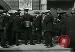 Standbild Notice Board Vereinigtes Königreich, 1914, aus Sekunde 50 historischem Filmmaterial Videoclip 65675026086