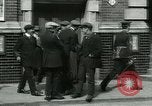 Standbild Notice Board Vereinigtes Königreich, 1914, aus Sekunde 54 historischem Filmmaterial Videoclip 65675026086