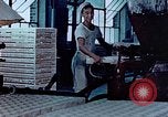 Standbild Verlagerung der Beschäftigung United States USA, 1943, aus Sekunde 3 historischem Filmmaterial Videoclip 65675026114