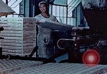 Standbild Verlagerung der Beschäftigung United States USA, 1943, aus Sekunde 4 historischem Filmmaterial Videoclip 65675026114