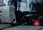 Standbild Verlagerung der Beschäftigung United States USA, 1943, aus Sekunde 6 historischem Filmmaterial Videoclip 65675026114