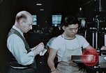Standbild Verlagerung der Beschäftigung United States USA, 1943, aus Sekunde 46 historischem Filmmaterial Videoclip 65675026114