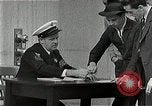 Immagine di Arruolarsi in marina San Francisco California USA, 1942, secondo 13 filmato di repertorio 65675026127