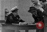 Immagine di Arruolarsi in marina San Francisco California USA, 1942, secondo 19 filmato di repertorio 65675026127
