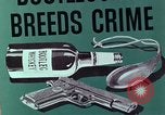 Immagine di Nascosto armi da fuoco illegali e laboratorio presso l' Ufficio di presidenza di alcool e T United States USA, 1961, secondo 4 filmato di repertorio 65675026150