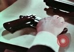 Immagine di Nascosto armi da fuoco illegali e laboratorio presso l' Ufficio di presidenza di alcool e T United States USA, 1961, secondo 14 filmato di repertorio 65675026150