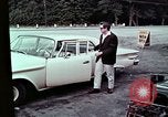 Immagine di Nascosto armi da fuoco illegali e laboratorio presso l' Ufficio di presidenza di alcool e T United States USA, 1961, secondo 23 filmato di repertorio 65675026150