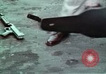 Immagine di Nascosto armi da fuoco illegali e laboratorio presso l' Ufficio di presidenza di alcool e T United States USA, 1961, secondo 30 filmato di repertorio 65675026150