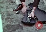 Immagine di Nascosto armi da fuoco illegali e laboratorio presso l' Ufficio di presidenza di alcool e T United States USA, 1961, secondo 33 filmato di repertorio 65675026150