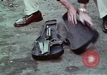 Immagine di Nascosto armi da fuoco illegali e laboratorio presso l' Ufficio di presidenza di alcool e T United States USA, 1961, secondo 34 filmato di repertorio 65675026150