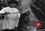 Image la distribution alimentaire Allemagne, 1921, de la seconde 54 séquences d'archives historiques vidéo 65675026154