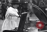 Image la distribution alimentaire Allemagne, 1921, de la seconde 56 séquences d'archives historiques vidéo 65675026154