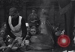 Image la distribution alimentaire Allemagne, 1921, de la seconde 16 séquences d'archives historiques vidéo 65675026155