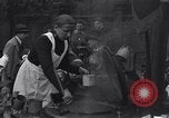 Image la distribution alimentaire Allemagne, 1921, de la seconde 18 séquences d'archives historiques vidéo 65675026155