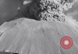 Standbild Vesuv Neapel Italien, 1944, aus Sekunde 16 historischem Filmmaterial Videoclip 65675026156