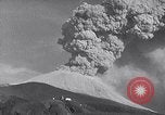 Standbild Vesuv Neapel Italien, 1944, aus Sekunde 35 historischem Filmmaterial Videoclip 65675026157
