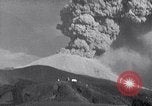 Standbild Vesuv Neapel Italien, 1944, aus Sekunde 37 historischem Filmmaterial Videoclip 65675026157