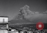 Standbild Vesuv Neapel Italien, 1944, aus Sekunde 30 historischem Filmmaterial Videoclip 65675026164