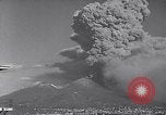 Standbild Vesuv Neapel Italien, 1944, aus Sekunde 34 historischem Filmmaterial Videoclip 65675026164