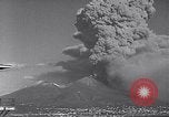Standbild Vesuv Neapel Italien, 1944, aus Sekunde 36 historischem Filmmaterial Videoclip 65675026164
