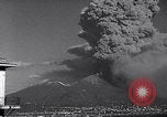 Standbild Vesuv Neapel Italien, 1944, aus Sekunde 42 historischem Filmmaterial Videoclip 65675026164