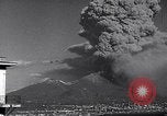 Standbild Vesuv Neapel Italien, 1944, aus Sekunde 45 historischem Filmmaterial Videoclip 65675026164