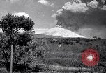 Standbild Vesuv Neapel Italien, 1944, aus Sekunde 4 historischem Filmmaterial Videoclip 65675026165