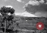 Standbild Vesuv Neapel Italien, 1944, aus Sekunde 8 historischem Filmmaterial Videoclip 65675026165