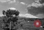Standbild Vesuv Neapel Italien, 1944, aus Sekunde 13 historischem Filmmaterial Videoclip 65675026165