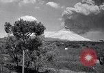 Standbild Vesuv Neapel Italien, 1944, aus Sekunde 16 historischem Filmmaterial Videoclip 65675026165