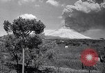 Standbild Vesuv Neapel Italien, 1944, aus Sekunde 17 historischem Filmmaterial Videoclip 65675026165