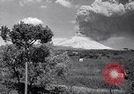 Standbild Vesuv Neapel Italien, 1944, aus Sekunde 20 historischem Filmmaterial Videoclip 65675026165